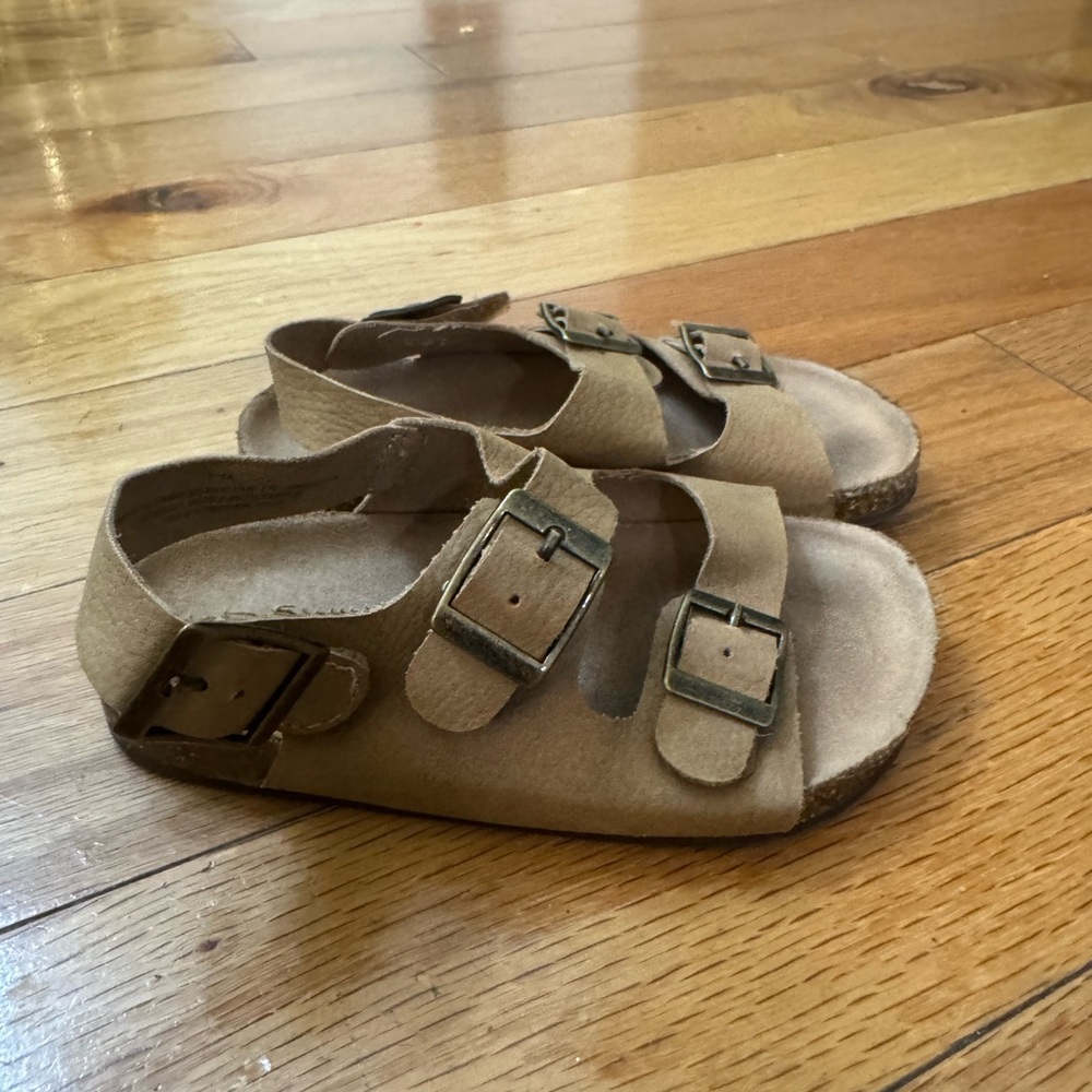Old Navy Kids Brown Sandals with Buckles - Picture 3 of 3